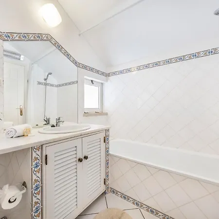 Luz Do Atlantico By Ocvillas * Gale (Albufeira)